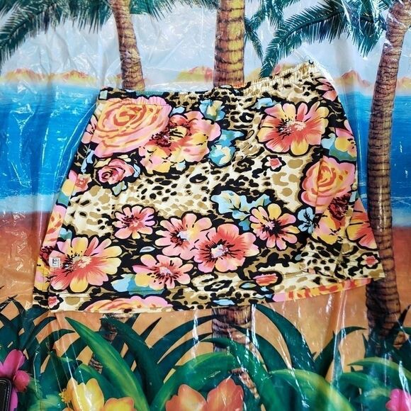 Le J. Coverup - Picture 2 of 6